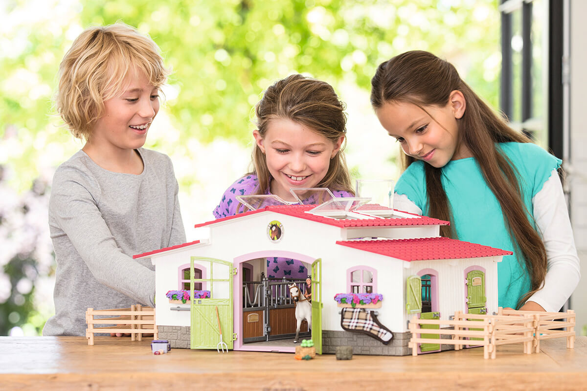 Schleich barns played with children.