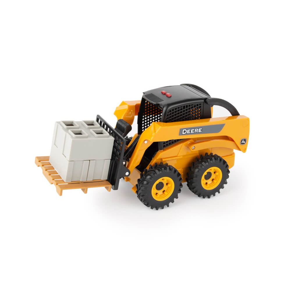 ERTL Big Farm John Deer 1:16 Construction Set with Skid Loader and Chevrolet Silverado skidloader