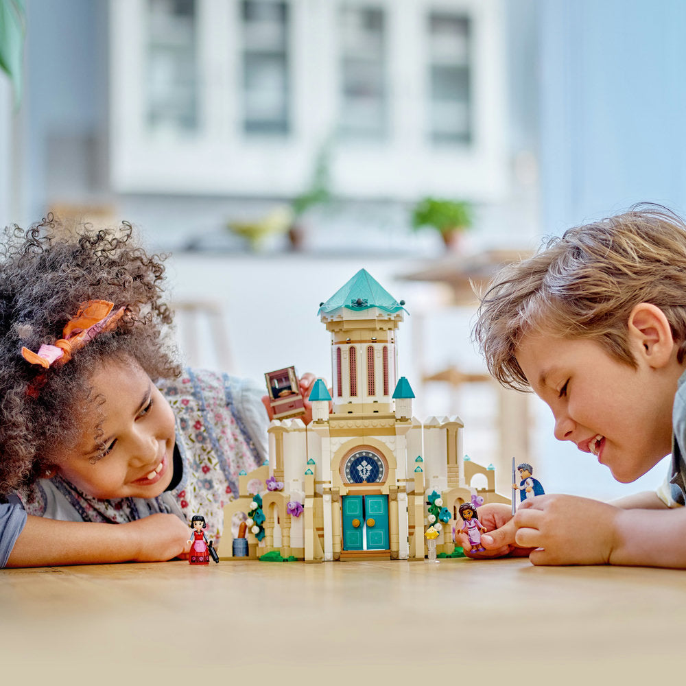 Image of girl and boy playing the Lego Disney Princes Wish King Magnificos Set