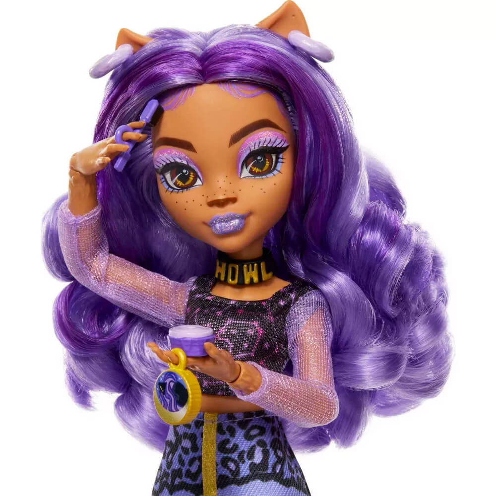 Monster High Skulltimate Secrets Fearidescent Clawdeen Wolf Doll close up