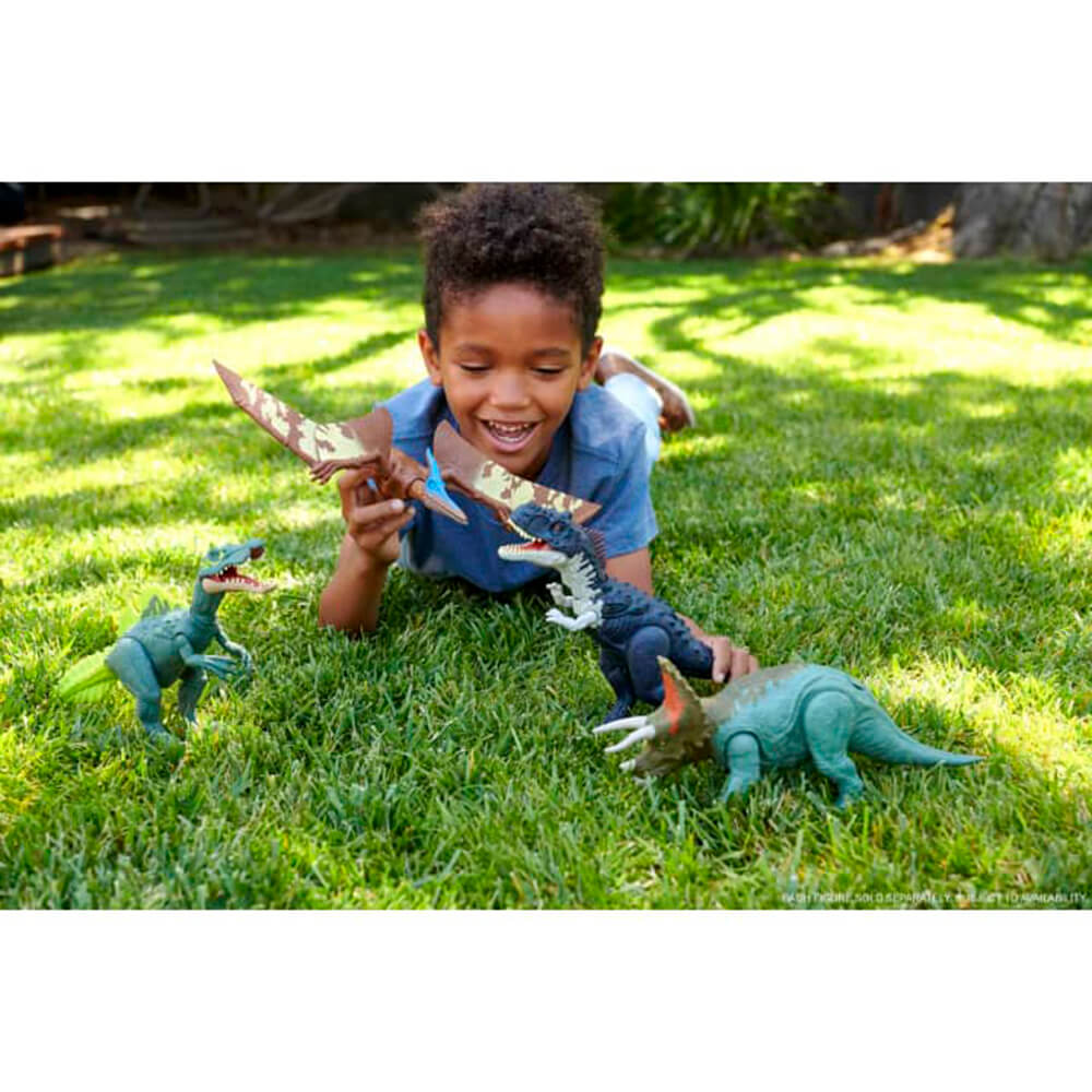 Jurassic World Dominion Triceratops Roars and Attacks Dinosaur Figure