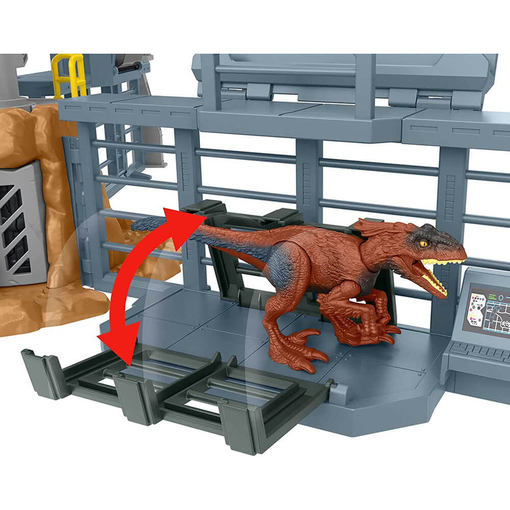 Jurassic World Outpost Chaos Playset