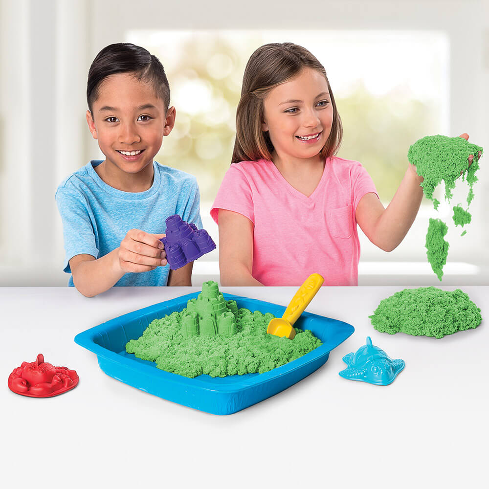 Kinetic Sand Sandbox Set with 1 lb Green Kinetic Sand