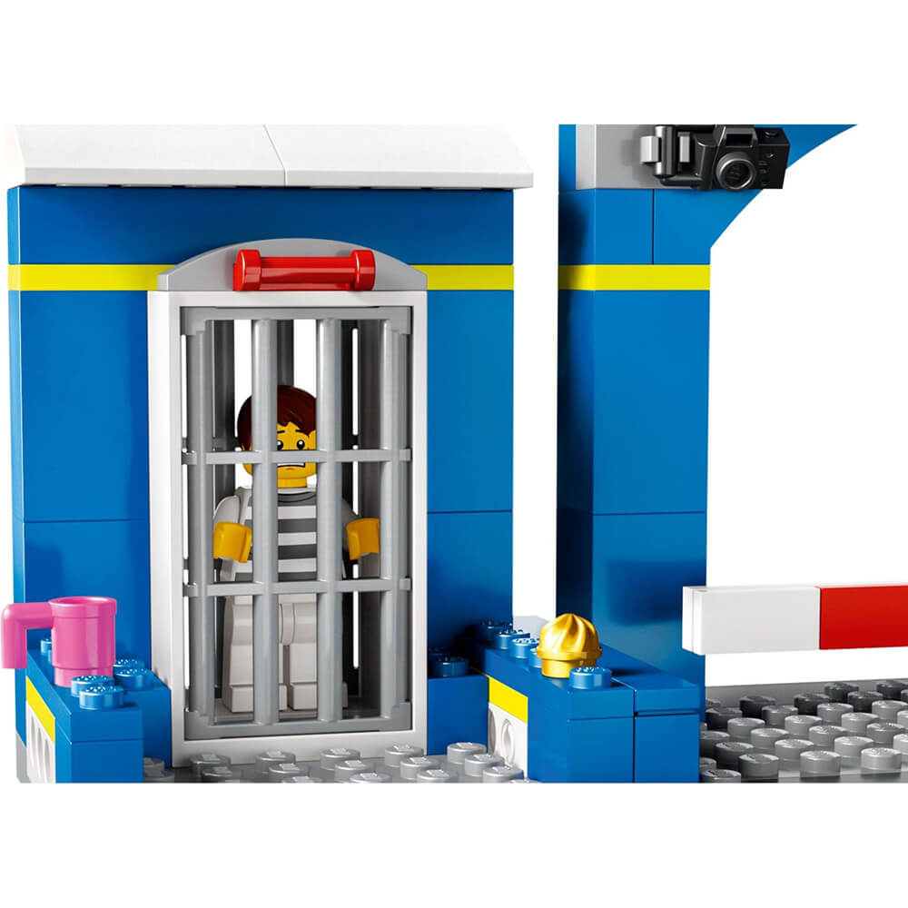 LEGO® City Police Station Chase 172 Piece Building Kit (60370)